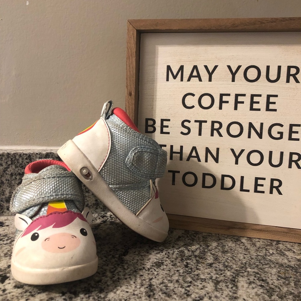 🌈 Toddler Size 4 Unicorn Sneakers 🦄